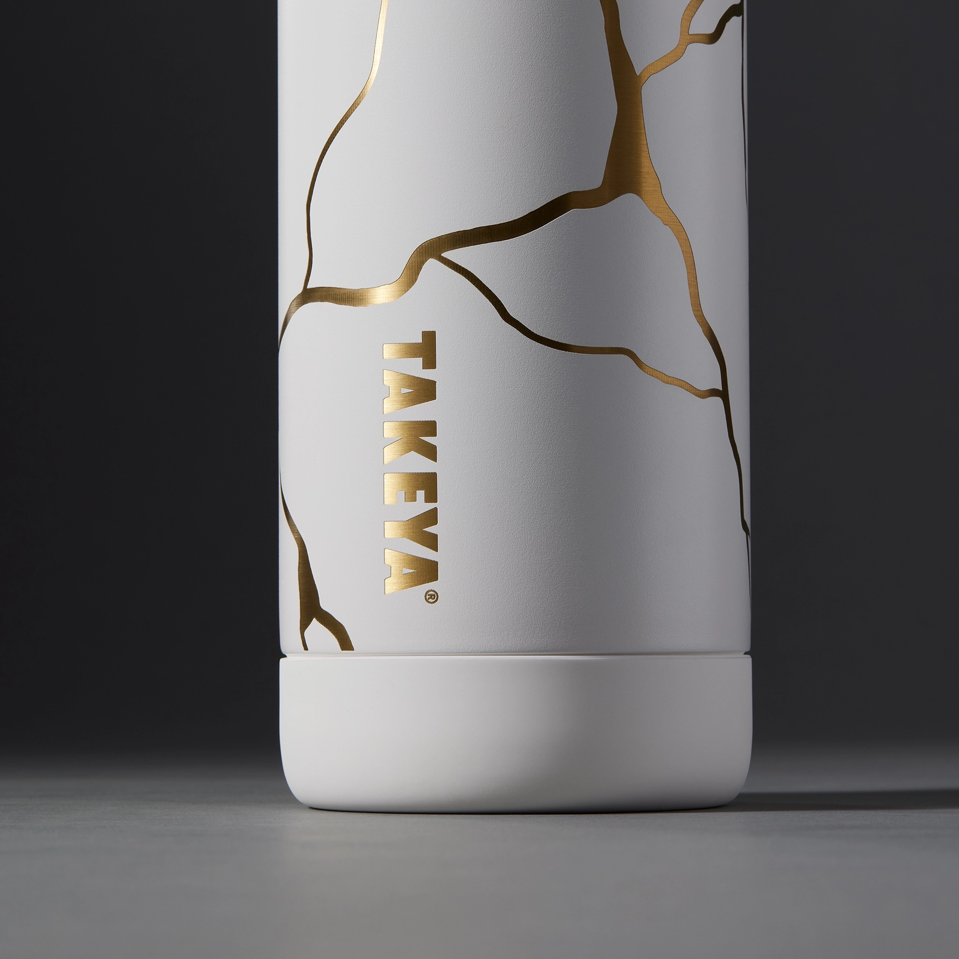 kintsugi-water-bottle-with-straw-lid-o4 51389-TK_HO25_Kintsugi_Takeya9236_Crop.png