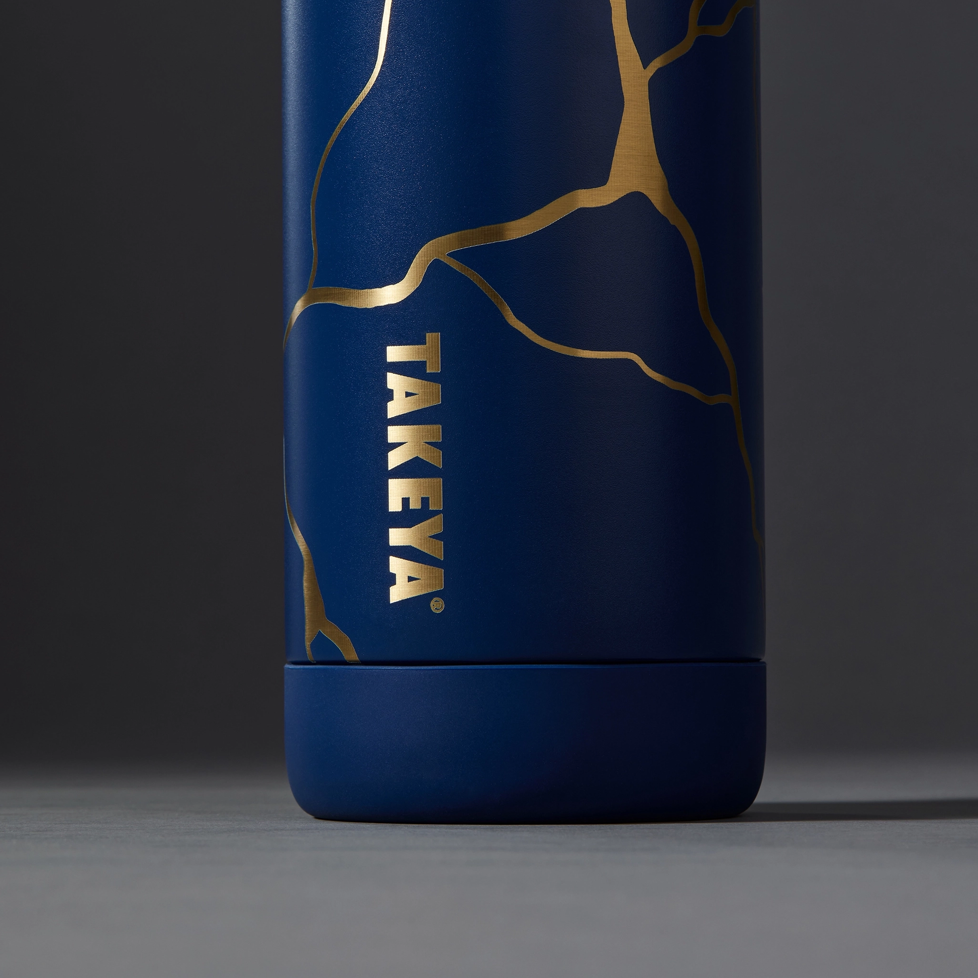 kintsugi-water-bottle-with-spout-lid-k6 51390-TK_HO25_Kintsugi_Takeya9241_Crop.png